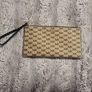 Michael Kors hand wallet/ clutch